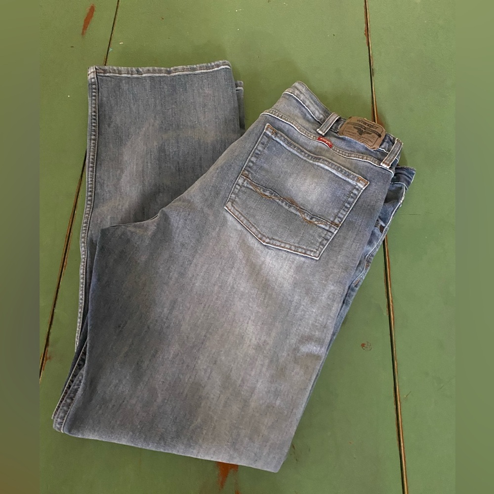 Men’s Wrangler Relaxed Bootcut Men's Approx Size 36 - see pics for measurements